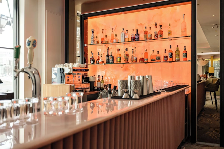 Hotel Port Royal bar.webp