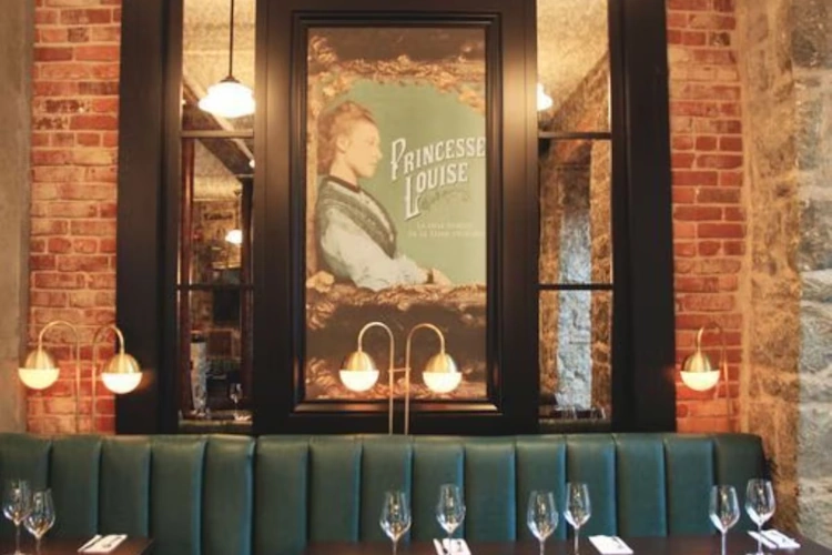 Hotel Port Royal restaurant.webp