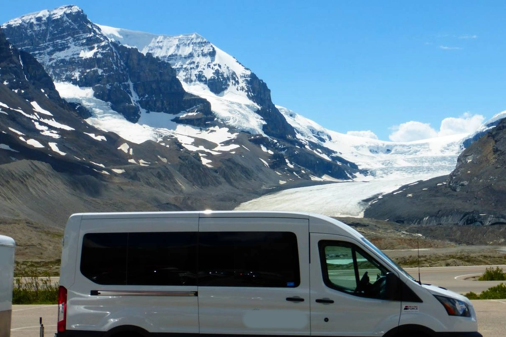 Canada minibus.webp