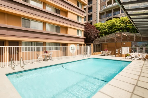 days inn inner harbour zwembad.jpg