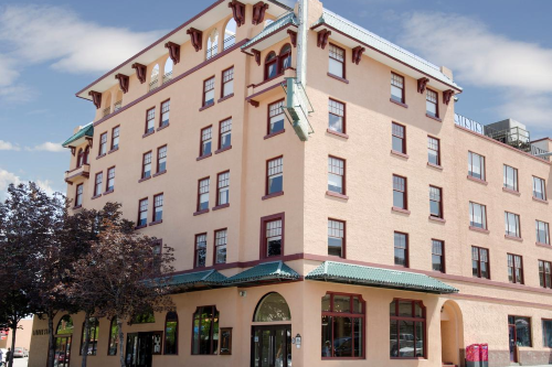 the plaza hotel kamloops buitenkant.png