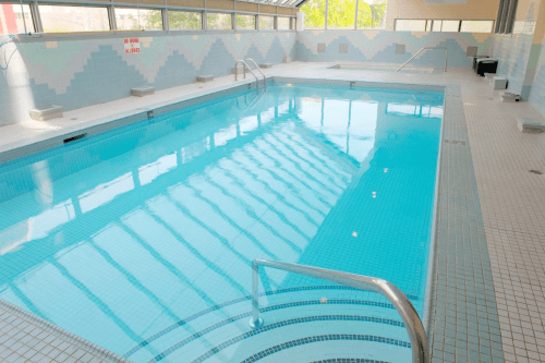 sandman hotel vancouver city centre zwembad.png