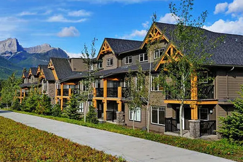 crosswaters resort buitenkant.png