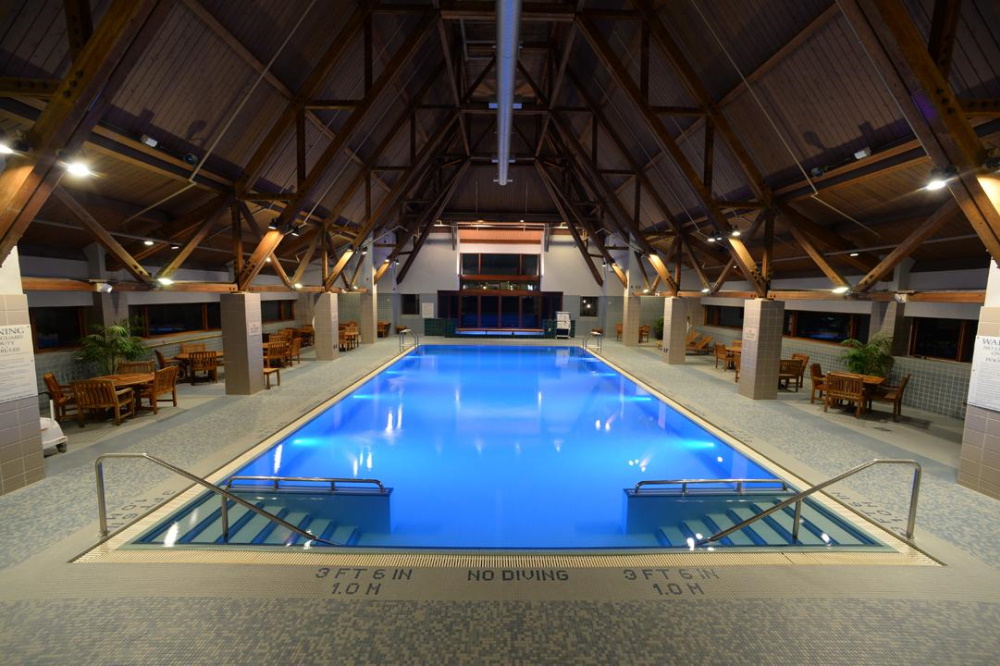 hotel alyeska zwembad.jpg