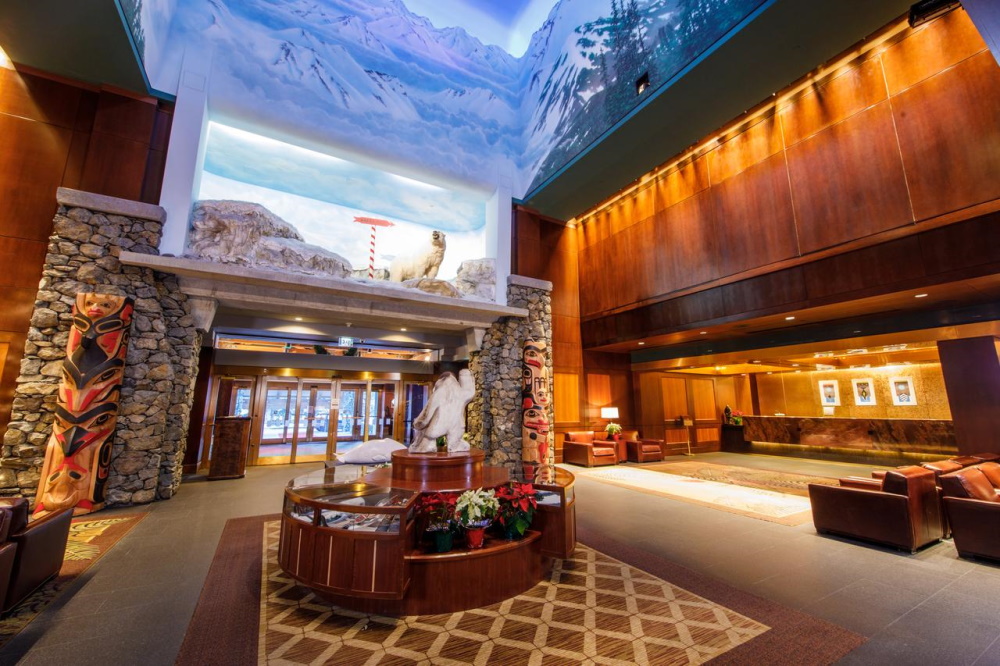 hotel alyeska lounge.jpg