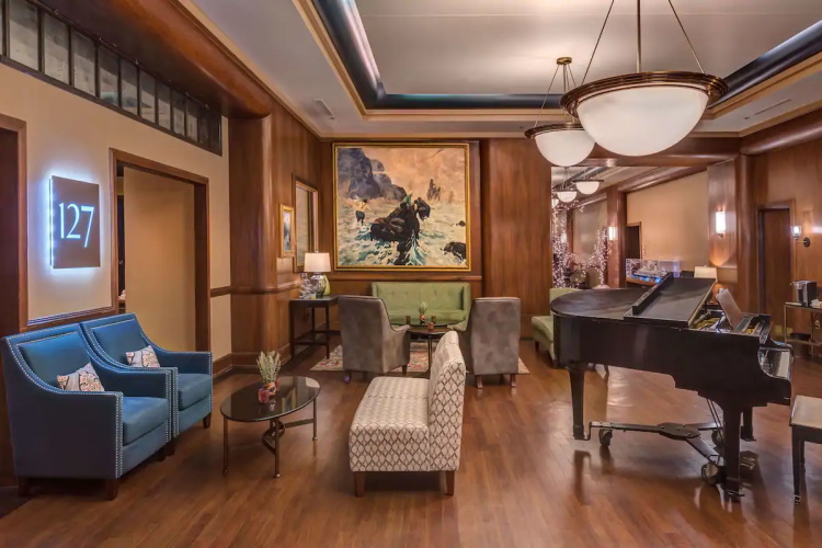 best western baranof hotel lounge.jpg
