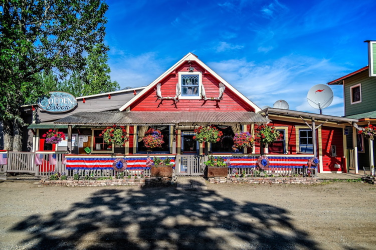 mccarthy lodge buitenkant.jpg