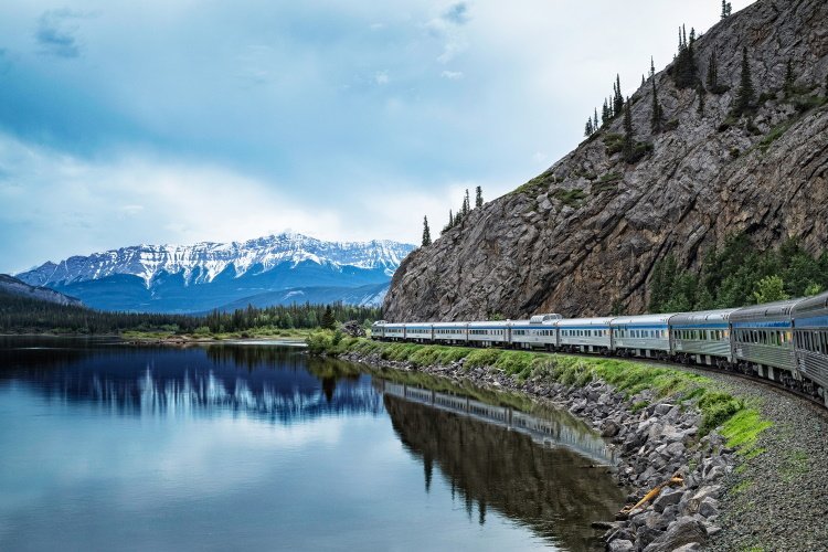 Klik op de afbeelding voor een vergroting the canadian trein west.jpg