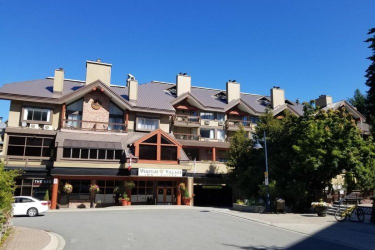 whistler village inn suites voorkant.jpg