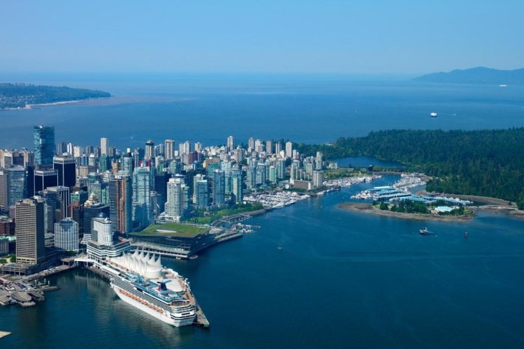 Klik op de afbeelding voor een vergroting pan pacific hotel vancouver vanuit de lucht.jpg