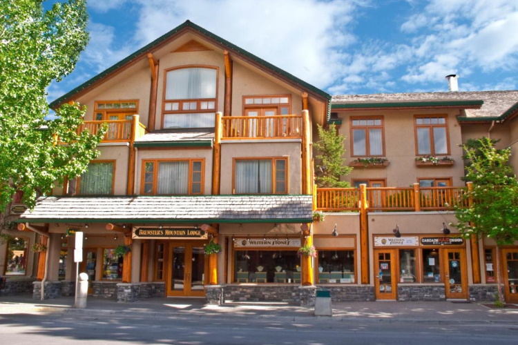 brewsters mountain lodge buiten.jpg