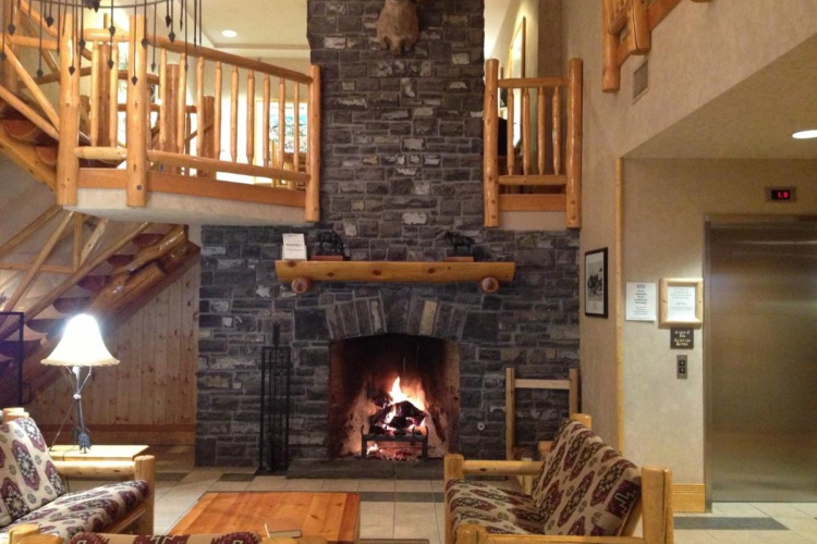 brewsters mountain lodge lounge.jpg