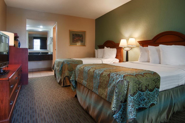 baymont inn suites sarasota kamer.jpg