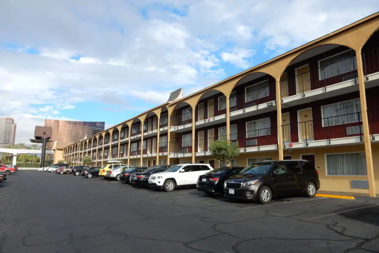 mardi gras hotel & casino parkeren.jpg