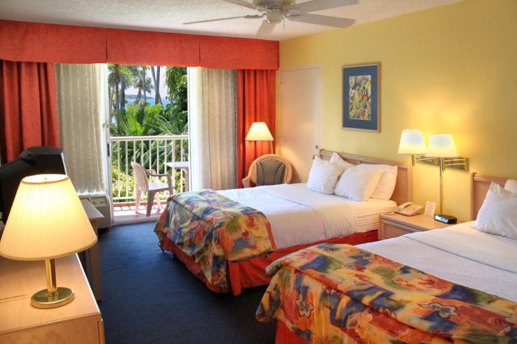 magnuson hotel marina cove kamer.jpg