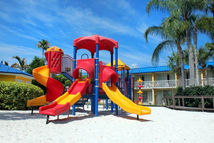 magnuson hotel marina cove speeltuin.jpg
