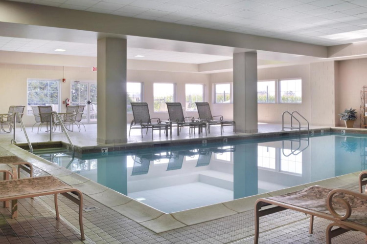 amishview inn en suites zwembad.jpg