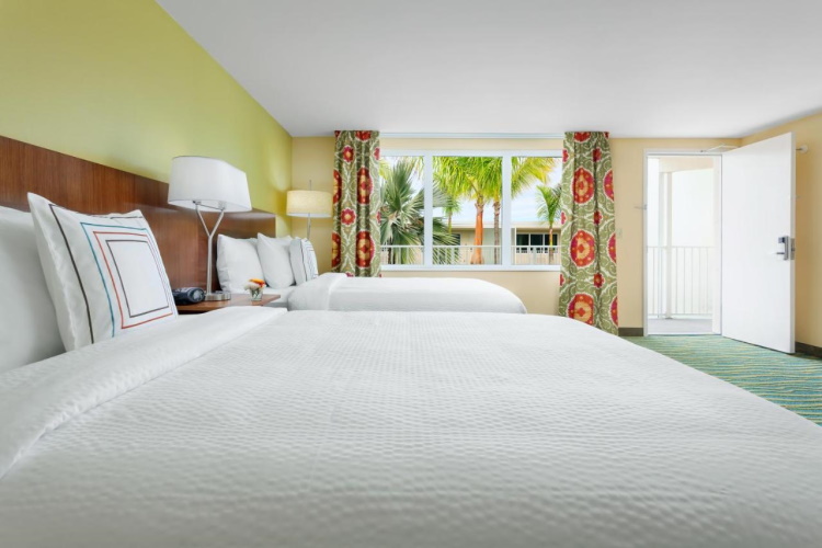 fairfield inn suites by marriott key west at the keys collection kamer 2 bedden.jpg