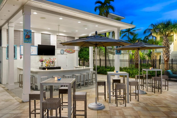 fairfield inn suites by marriott key west at the keys collection buiten bar.jpg
