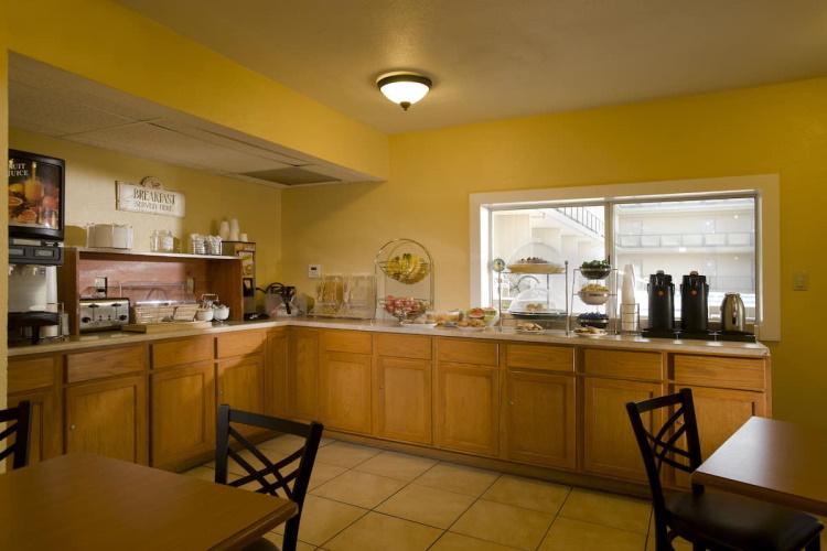 rodeway inn palm springs ontbijt.jpg