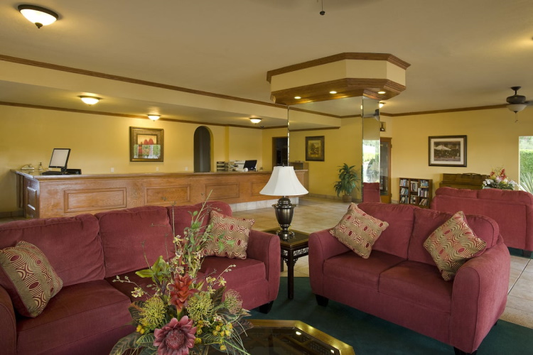 rodeway inn palm springs lounge.jpg
