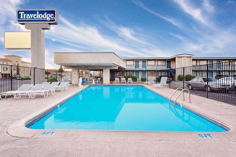 travelodge page zwembad.jpg