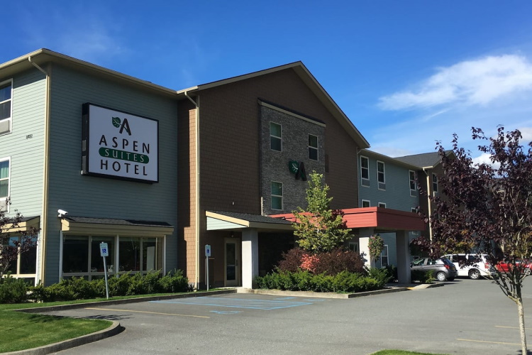 aspen suites hotel juneau voorkant.jpg