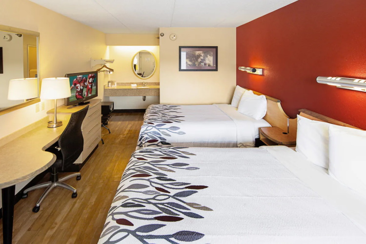 red roof inn asheville west kamer 2 bedden.jpg