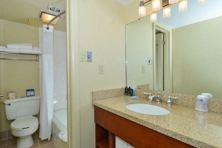 best western clock tower inn badkamer.jpg