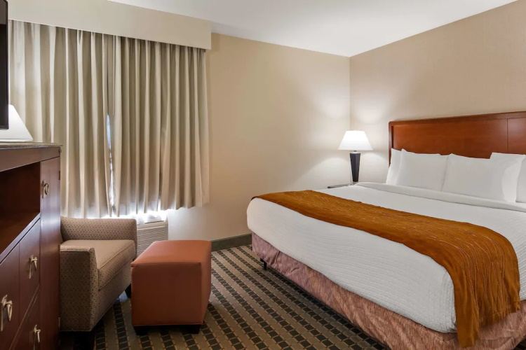 best western north roanoke kamer 1 bed.jpg