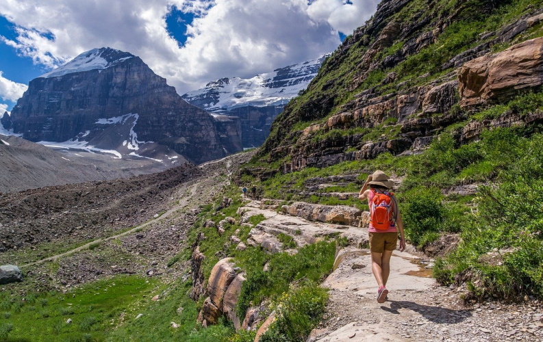 hiker-4308973_1280.jpg