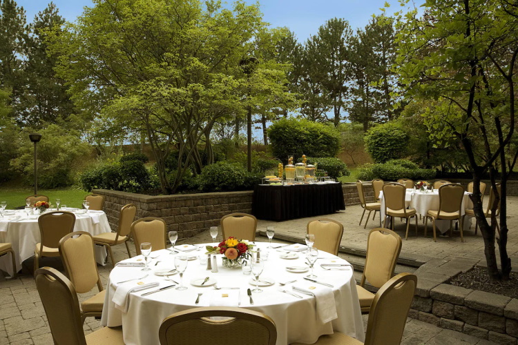marriott toronto airport hotel buiten eten.jpg