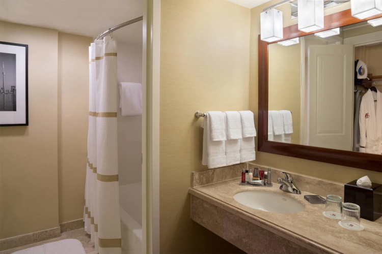 marriott toronto airport hotel badkamer.jpg