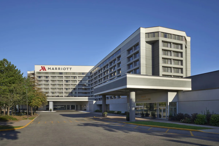 marriott toronto airport hotel buitenkant.jpg