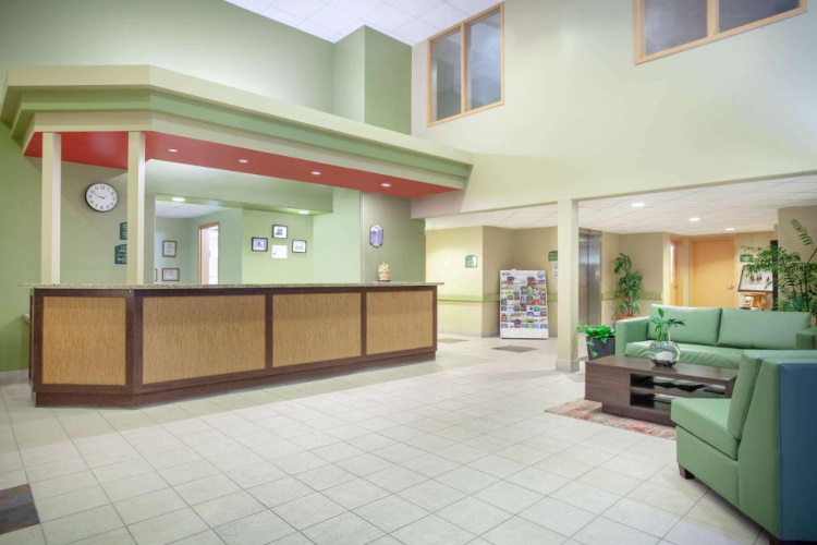 super 8 midland receptie.jpg