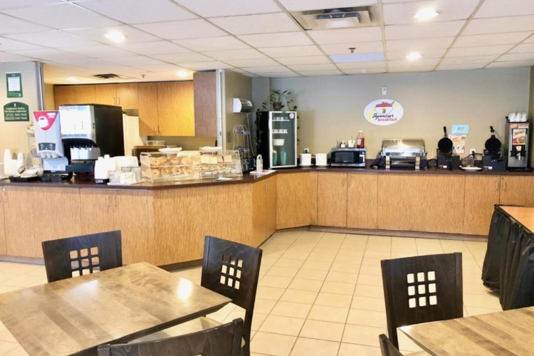 super 8 midland ontbijt.jpg