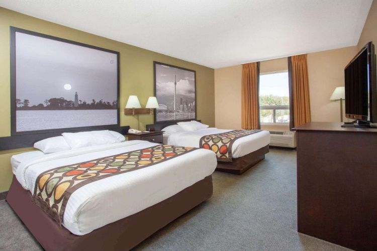 super 8 midland kamer.jpg