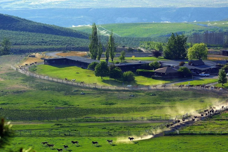 sundance guest ranch buitenkant.jpg