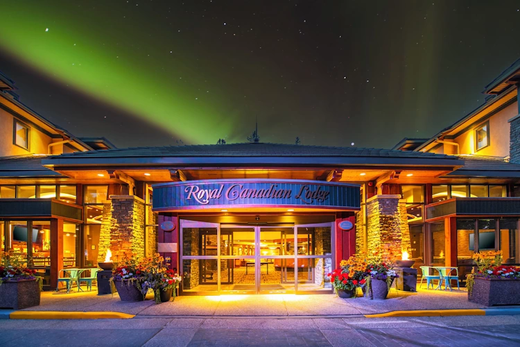 Royal Canadian Lodge buitenkant.webp