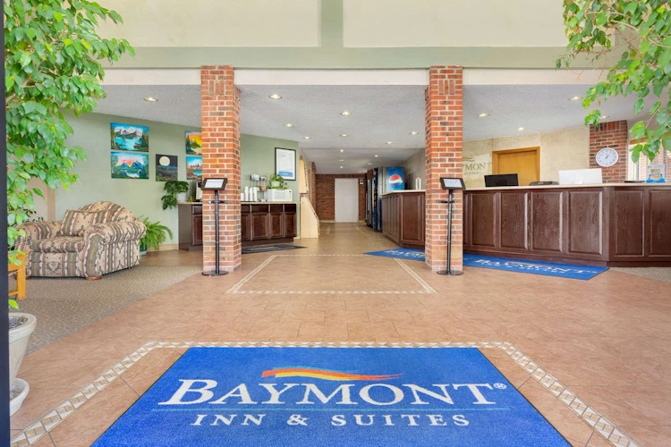baymont inn cortez - lobby.webp