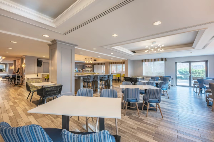 the simon hotel restaurant.webp