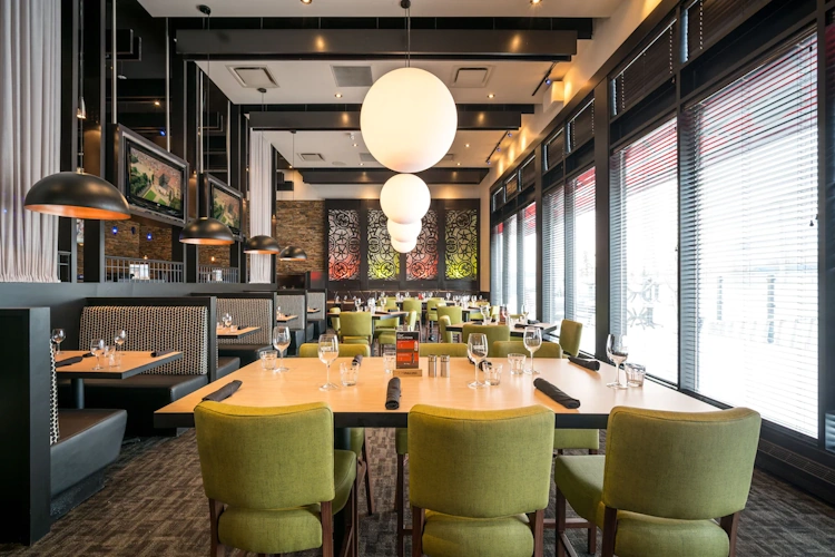 acclaim hotel calgary airport restaurant.webp