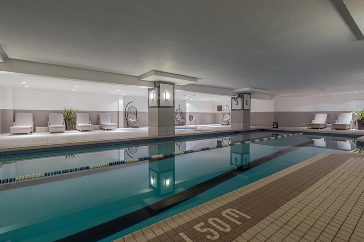 delta hotels by marriott montreal - binnenzwembad 1.webp