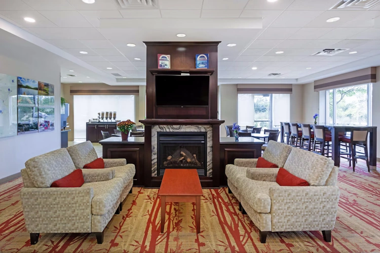 best western plus muskoka inn - lobby ontbijtruimte.webp