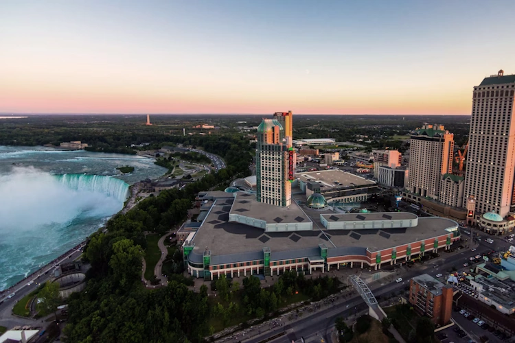 hilton niagara falls fallsview hotel & suites - exterieur 3.webp