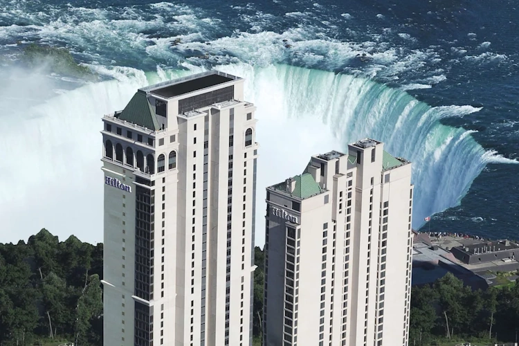 hilton niagara falls fallsview hotel & suites - exterieur 1.webp