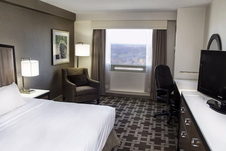 hilton niagara falls fallsview hotel & suites - kamer 1 bed.webp