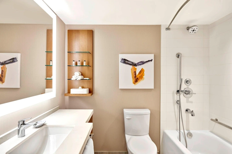 delta hotels by marriott calgary downtown - kamer badkamer.webp