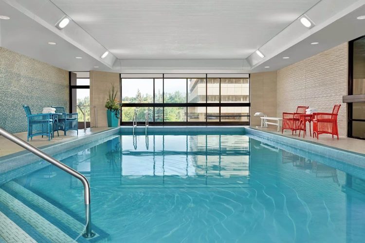 delta hotels by marriott calgary downtown - binnenzwembad.webp