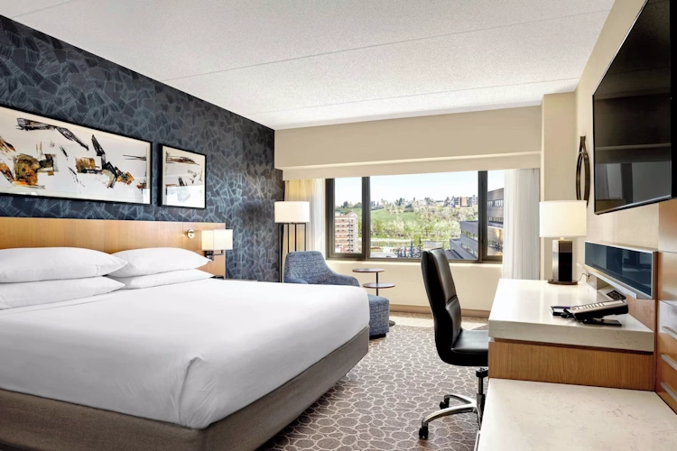 delta hotels by marriott calgary downtown - kamer 1 bed.webp